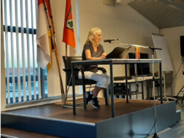 Sabine Buentig liest vor