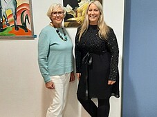 Foto der Künstlerin und Frau Katharina Baumann