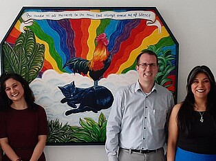 Gruppenfoto der Künstlerinnen mit Bürgermeister Andreas Damm und Katharina Baumann