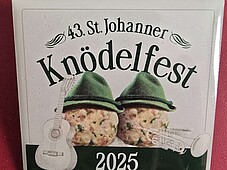 Foto eines Blechschildes des 43. St. Johanner Knödelfest 