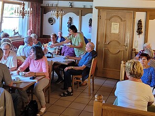 Foto der Teilnehmer im Essensaal der Pension Meixner