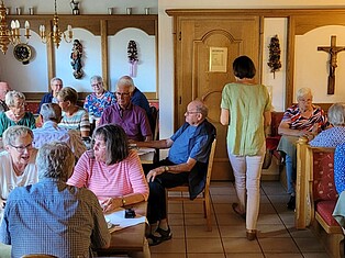 Foto der Teilnehmer im Essensaal der Pension Meixner