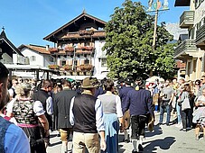 Foto eines Teils des Festumzugs