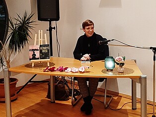 Foto von Claudia Raute bei der Lesung im Trausaal