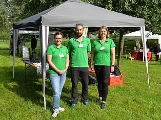 Informationsstand des Radforum Region Kassel (von links nach rechts): Valesca Kickstein (Zweckverband Raum Kassel), Stefan Arend (Radverkehrsbeauftragter des Landkreis Kassel), Sandra Kambach (Zweckverband Raum Kassel)