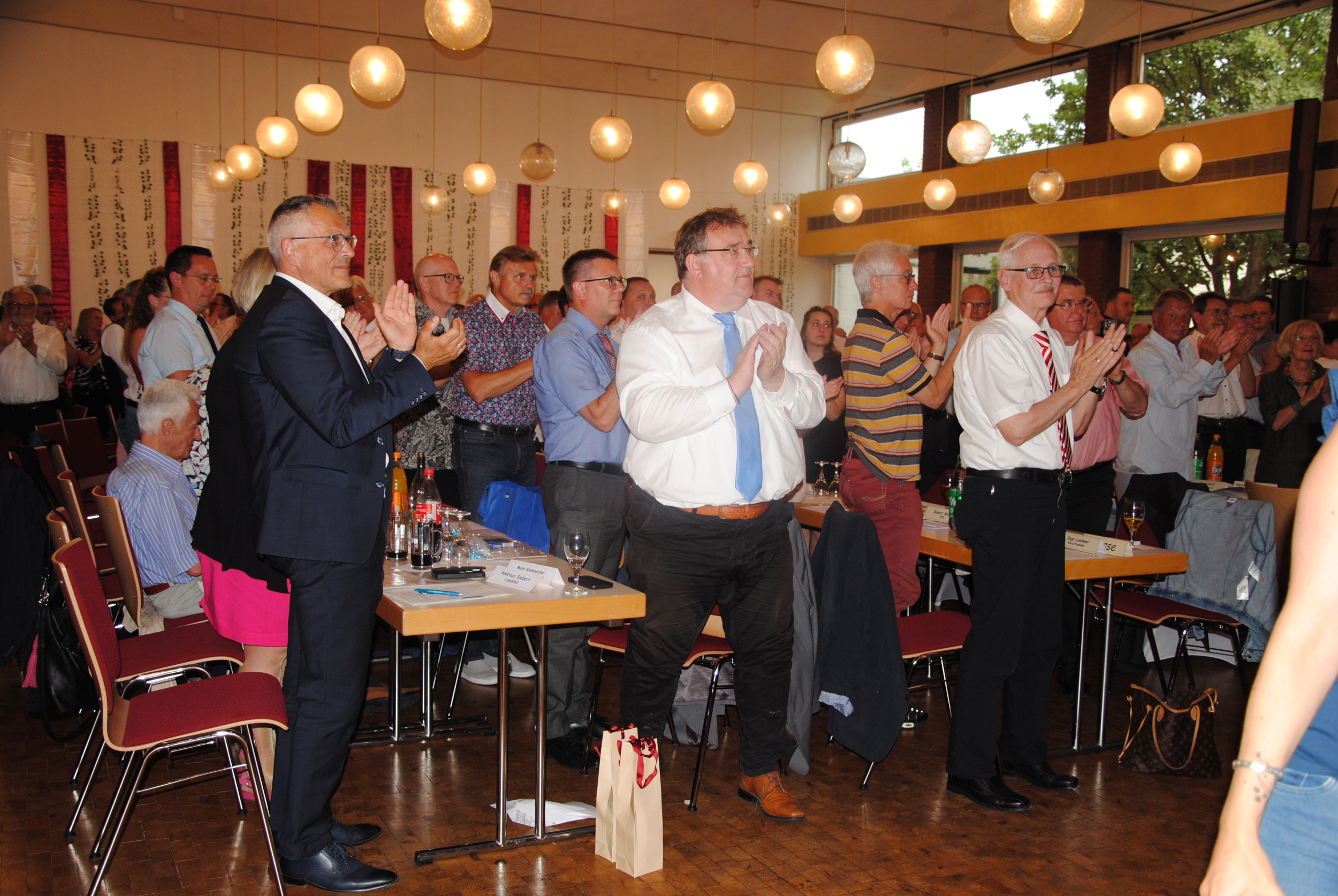 Standing Ovations nach der Abschiedsrede von Dieter Lengemann