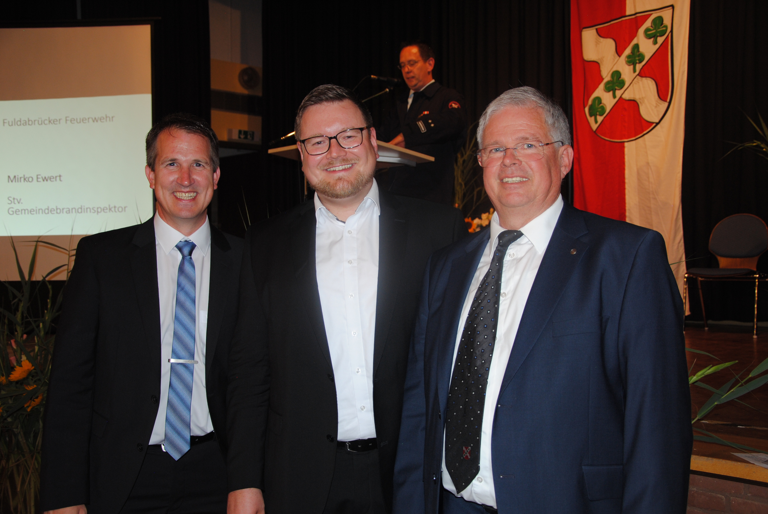 v.l.n.r. Bürgermeister Andreas Damm, Pfarrer Jonas Rahn, Bürgermeister a.D. Dieter Lengemann