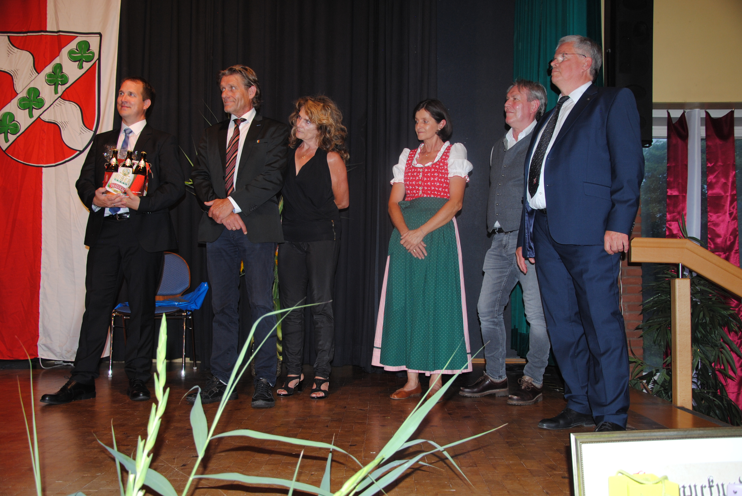 v.l.n.r. Bürgermeister Andreas Damm, Monica und Peter Wallner, Birgit Nill-Meixner und Wolfgang Nill, Bürgermeister a. D. Dieter Lengemann