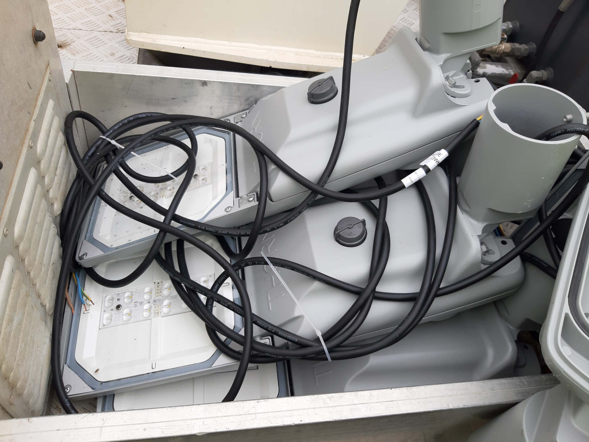 Die neuen LED-Beleuchtungsköpfe vor der Montage