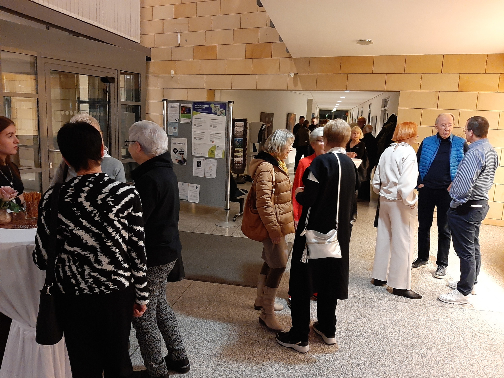 Foto Artikel Ausstellung „Wandobjekte und Gemälde“