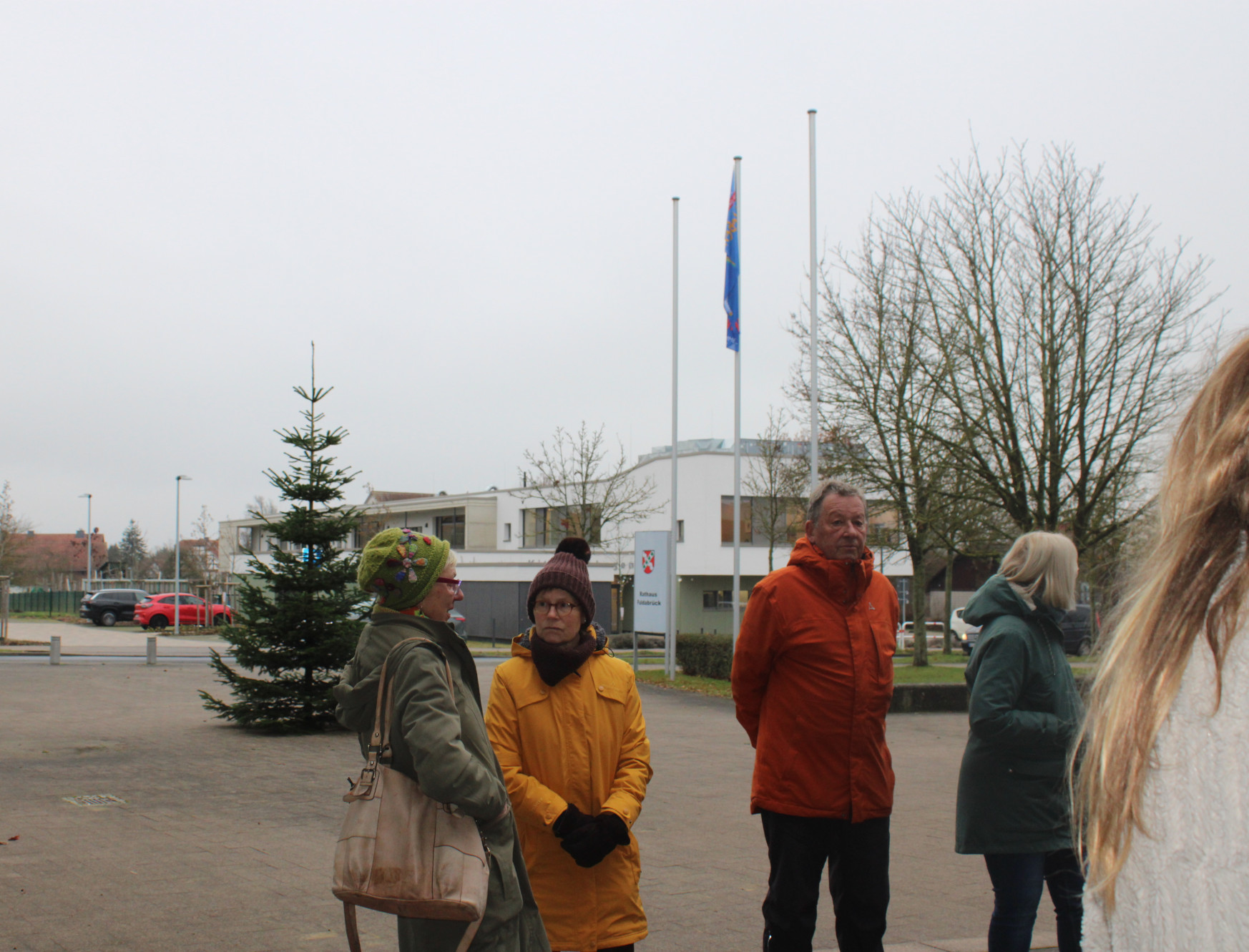 Einweihung der orangenen Bank