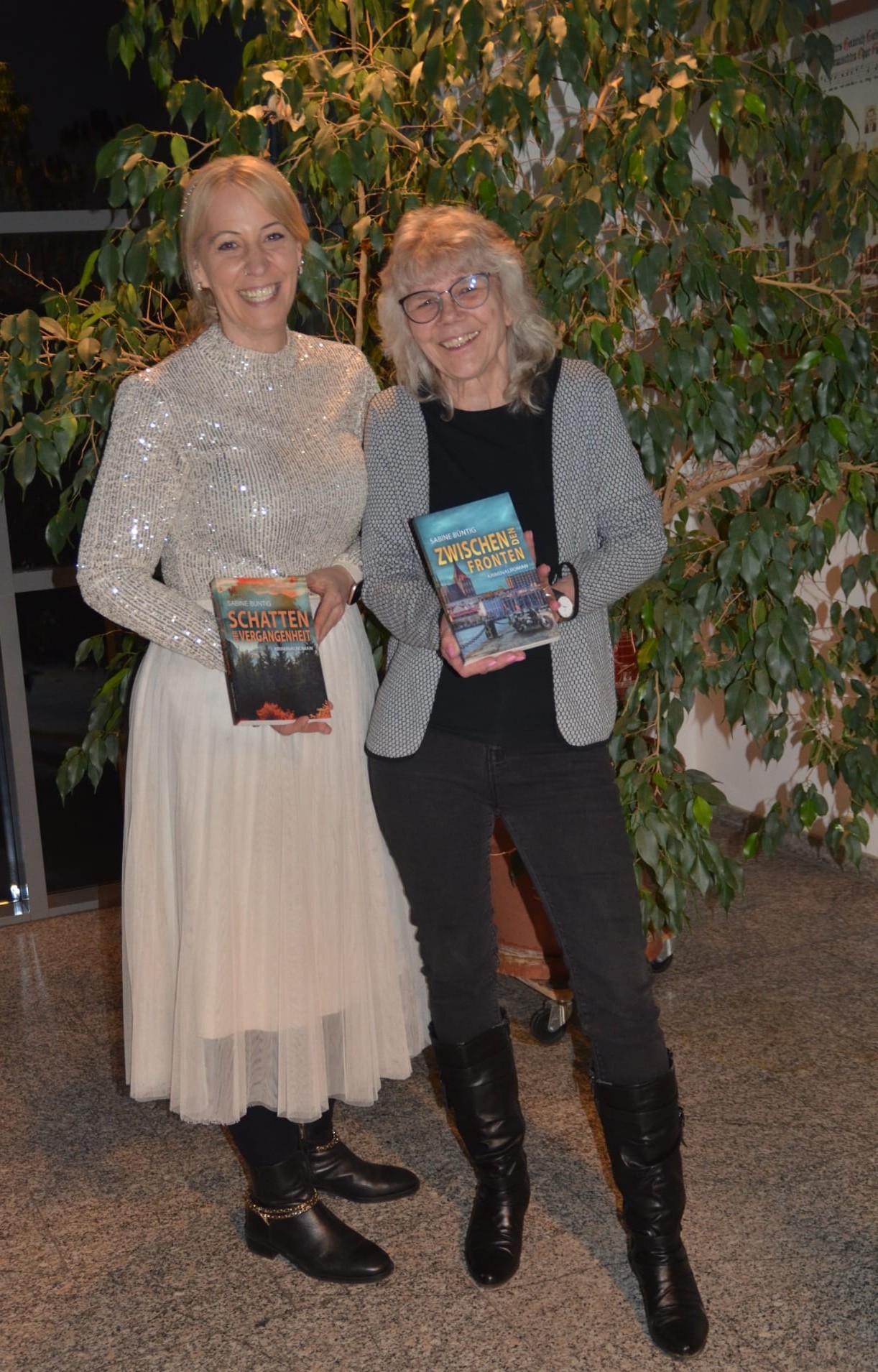 Kulturarbeit der Gemeinde Fuldabrück und Autorin zeigen Romane Teil 1 und 2